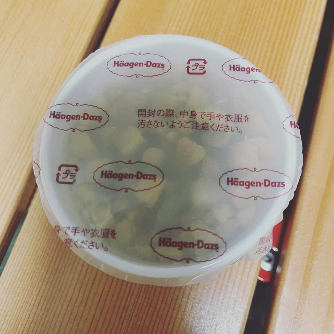 asanomakotoさんのインスタグラム写真 - (asanomakotoInstagram)「Thank you again this year. We look forward to working with you again next year. ☕️🍨💕✨😋  ■今年もたくさんお世話になりました✨ありがとうございます😊来年もよろしくお願い致します🙌良い年をお迎えください🍦✨ #haagendazs #HäagenDazs #haagen_dazs #haagendazsid  #ice #icecream #icecreams #iceart #instafun #instapop #instacool #instagood #instaice #instaicecream #instafollow #アイスアート #awesome #ハーゲンダッツ #アイスクリーム #カップアイス #哈根达斯 #하겐다즈 #instafun #instafollow #instafood #photooftheday #webstagram #期間限定 #japonais #decorations #悪魔のささやきキャラメル」12月31日 21時43分 - asanomakoto