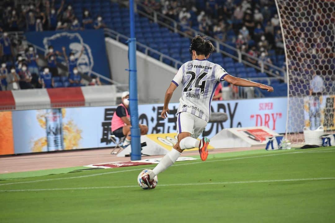 東俊希のインスタグラム：「2022→2023 今年もありがとうございました😊 いろんな経験ができました。 来年は自分もピッチに立って先輩たちと優勝したいです。サッカーができる喜びを噛み締めながら、成長していきます！ #東俊希#サンフレッチェ広島」