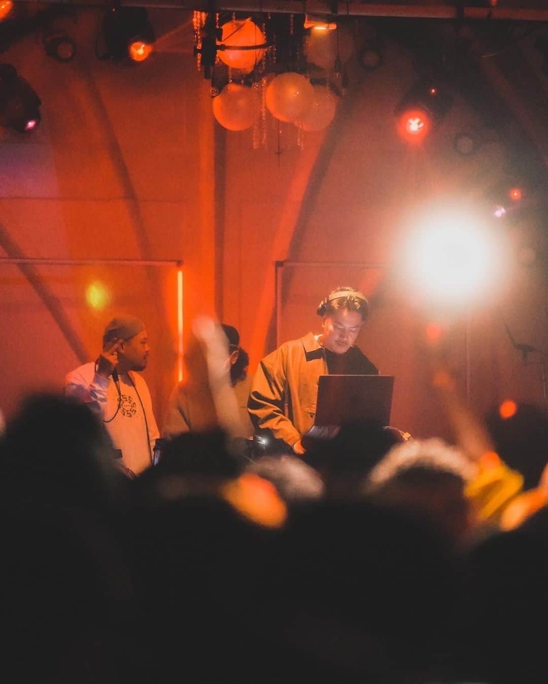 DJ B=BALLのインスタグラム：「Thanks 2022💙 今年もありがとうございました♪ また来年も何卒宜しくお願い致します！  今年のNYE2023は GHOST 1:15〜 PURE 3:30〜 です。  皆様良いお年をっ🍶  写真は @worldkyoto 📸」