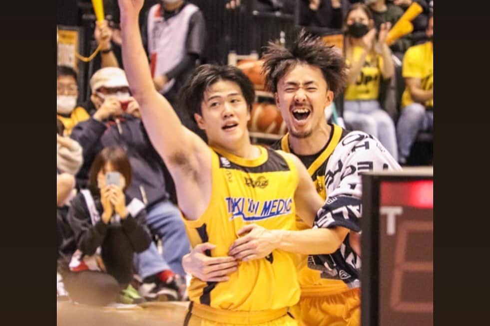 寒竹隼人さんのインスタグラム写真 - (寒竹隼人Instagram)「今年も素晴らしい仲間と応援してくださる皆様のおかげで素晴らしい一年を過ごすことが出来ました。 来年も皆様に沢山の笑顔が溢れますように😊  #仙台89ers」12月31日 21時47分 - hayatokantake