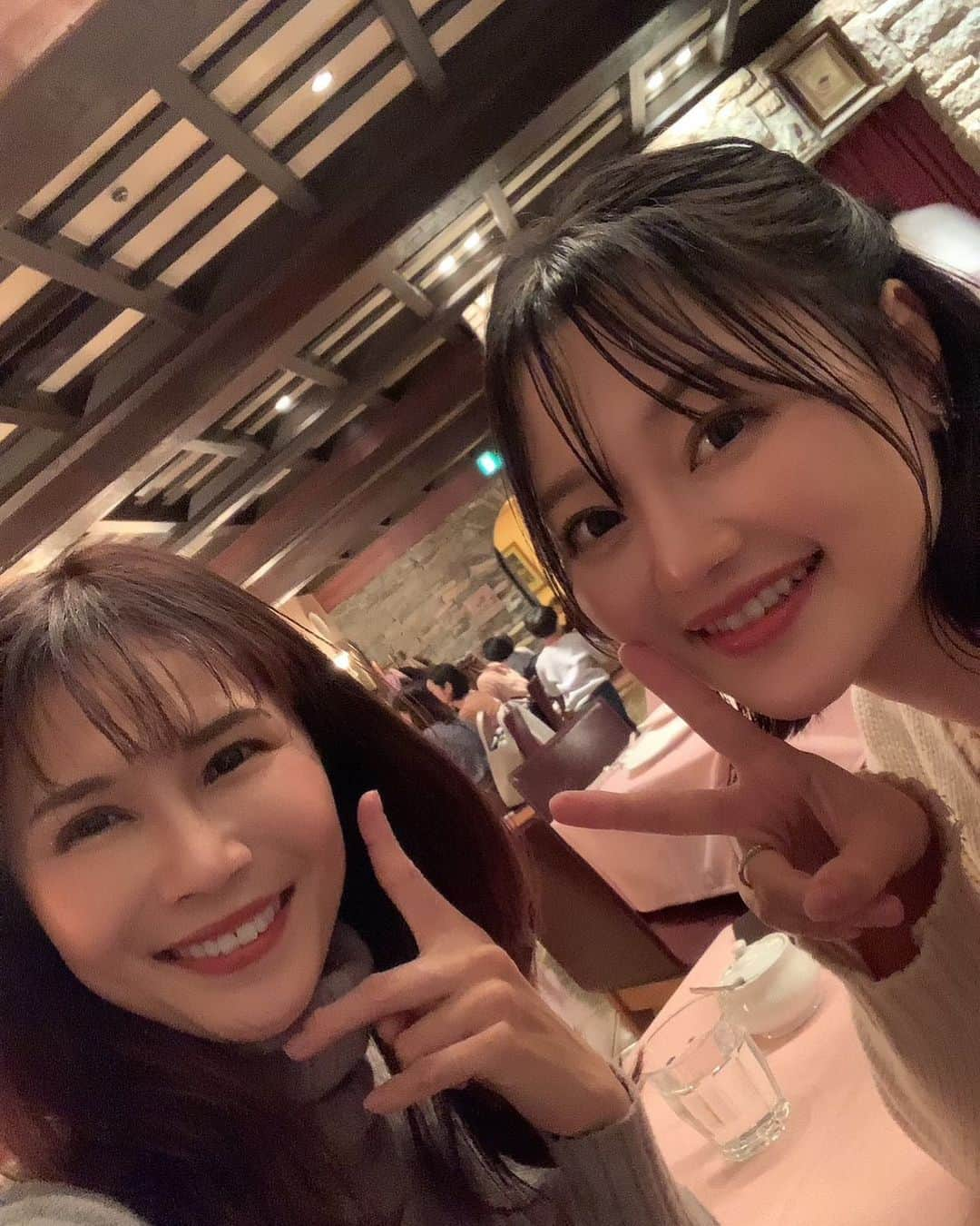 音羽紀香（のんちょ）のインスタグラム：「今年も応援してくださったファンの皆様、お仕事関係者の皆様、お友達、家族に感謝の気持ちでいっぱいです☺️✨  本当にありがとうございました♡  今年は、秋頃から体調が悪くなっていますが、きっともうすぐ良くなるはず！✨  いろんな痛みを経験して、自分としっかり見つめ合う大切な時期を過ごしています。  周りに心配をかけているし、自分も大変だし、はやく治りたいですが、こうして経験できている事がどこかありがたくも感じます。  そして色んな方の優しさに救われています。  来年は、色んな方から頂いた優しさをまた違った形で返していけますように✨  皆さんもとっっても素敵な一年になりますように♡  本当にありがとうございました♡」