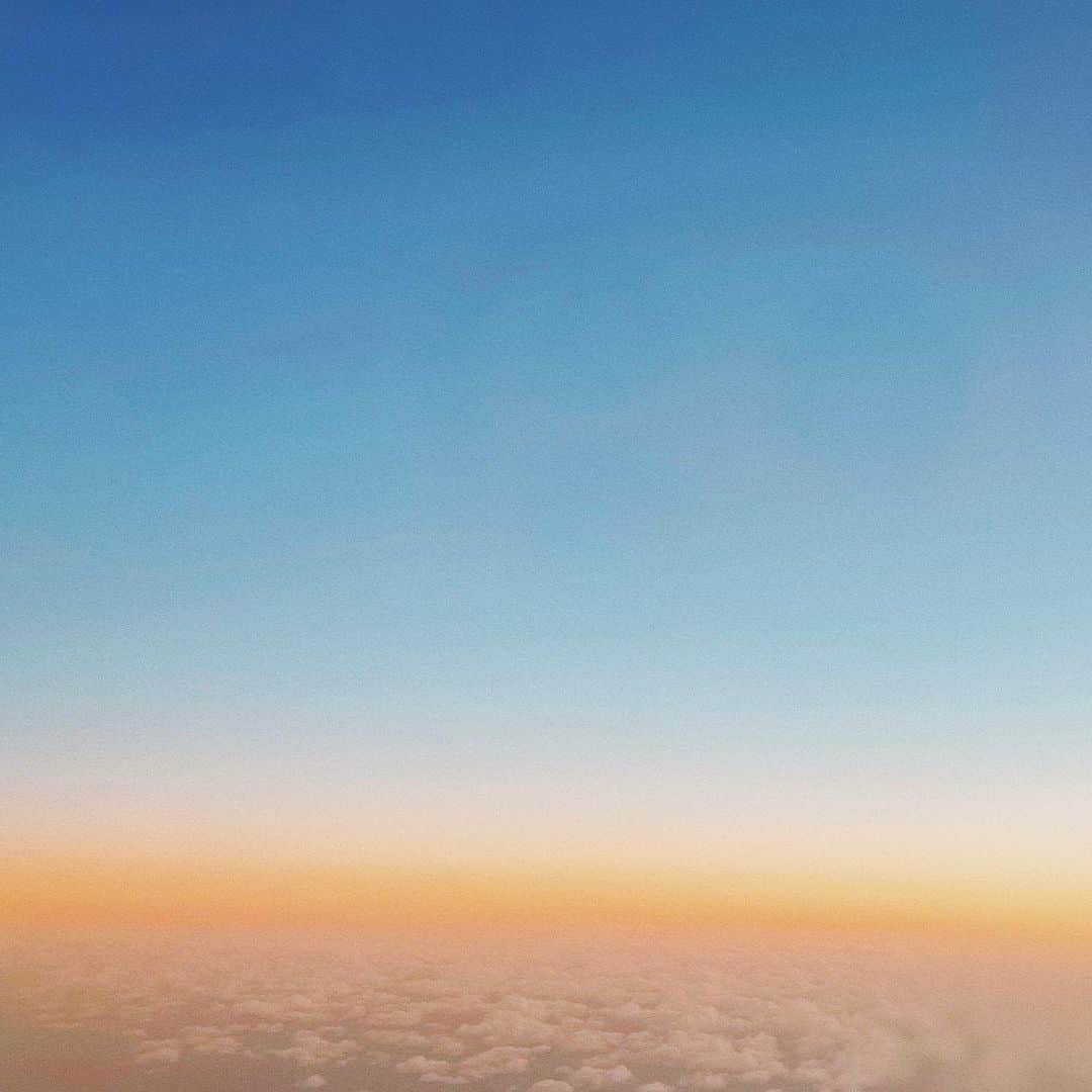 のインスタグラム：「今年もありがとうございました。 2022年、みなさんにとってはどんな年でしたか？ 私は去年にも増して様々なことに出会い、迷い、答えが見つかったりわからなくなったりする毎日でした。 来年は、感覚をより外に開きながら変わっていけたら素敵だなと思っています。  では、良い年をお迎えくださいませ。  #いつぞやの #出しそびれた #潜在能力テスト最後の収録」