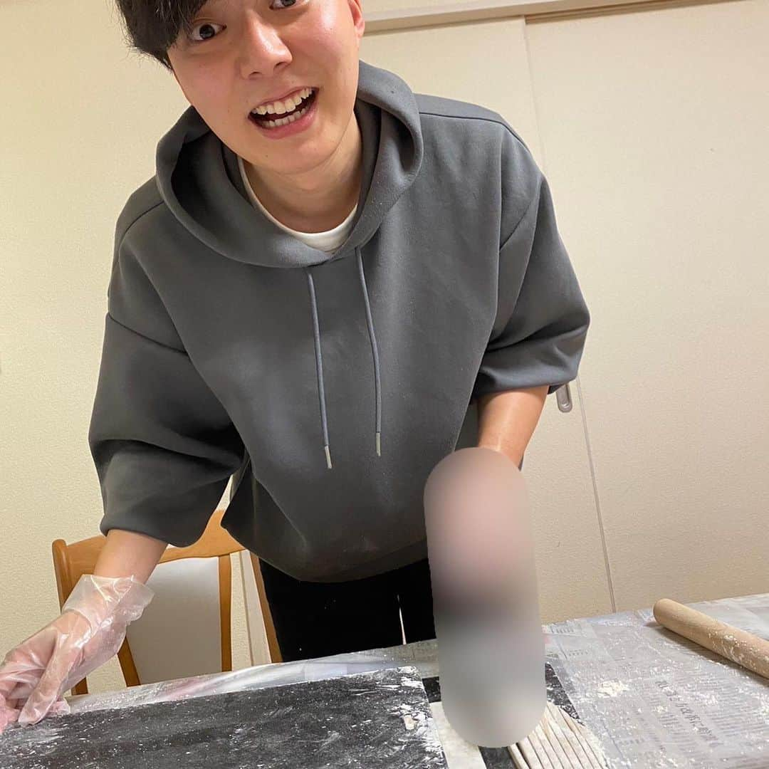 細田啓信さんのインスタグラム写真 - (細田啓信Instagram)「・ 【リアル そば屋山元】 年越しにそばを 初めて手打ちしました👍🏻✨  …😂  #めんこいテレビ #細田啓信 が#盛岡文士劇 で演じたのは#そば 屋の#二代目 #食べ応え がウリ」12月31日 21時56分 - takanobu_hosoda_mit