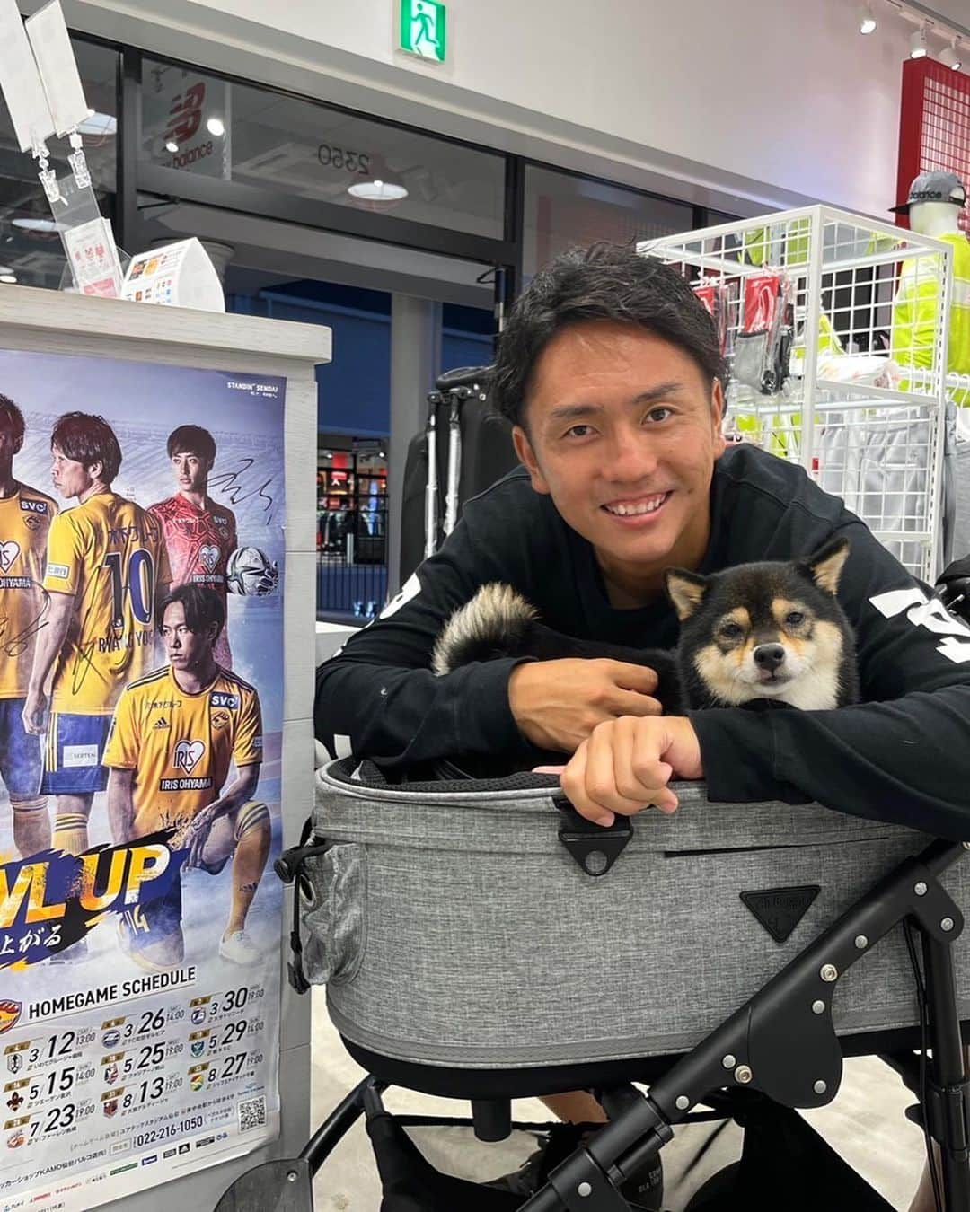 吉野恭平さんのインスタグラム写真 - (吉野恭平Instagram)「2022年ありがとう！⚽️🐶 皆さん良いお年を！！」12月31日 21時57分 - kyohei_yoshino5