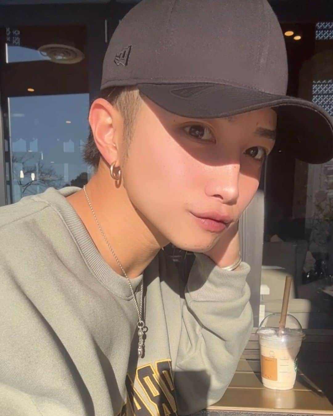 若槇太志郎のインスタグラム：「2022年ありがとうございました😉  来年はTikTokとインスタもっと更新できるように頑張ります笑 #年越しそば　#紅白歌合戦  #おりがみ #そとはねボブ #まちづくり」