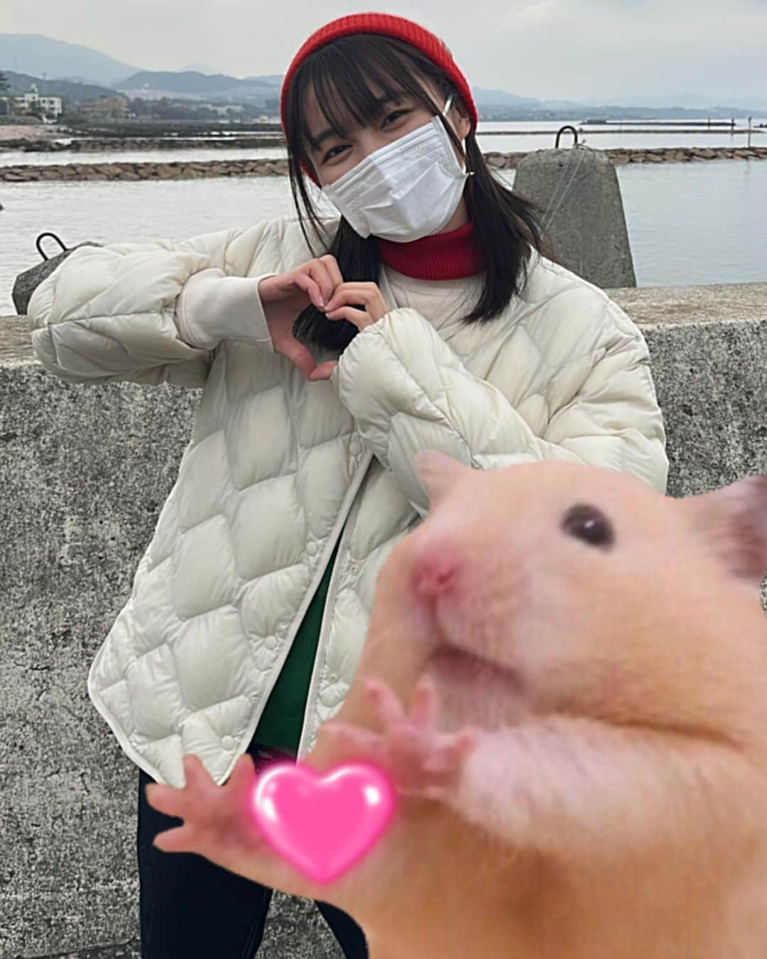 のインスタグラム：「今年ラスト🐋🌀🫧🌊 みなさんありがとうございました！ 来年もよろしくお願いします🐰🐰 この写真は大学のフィールドワークでワカメの種糸付けのボランティア行った時の🌴🚤 2023年もとにかく元気に過ごしていきたいです😙 #2022#良いお年を#2023#堀口日萌」