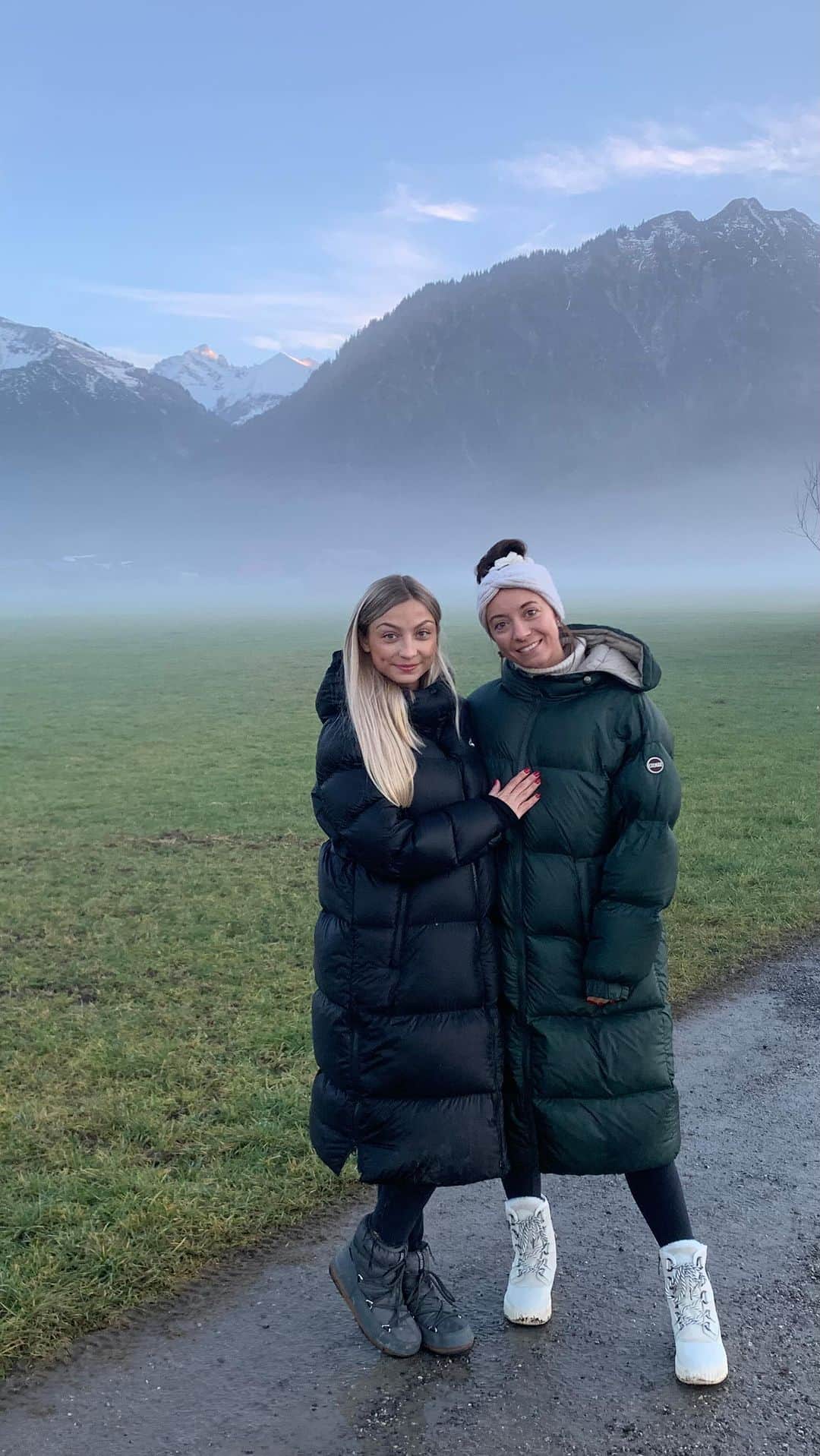 のインスタグラム：「Recap 2022 ✨🥰   #recap2022 #olympics #vacation #friends #love」