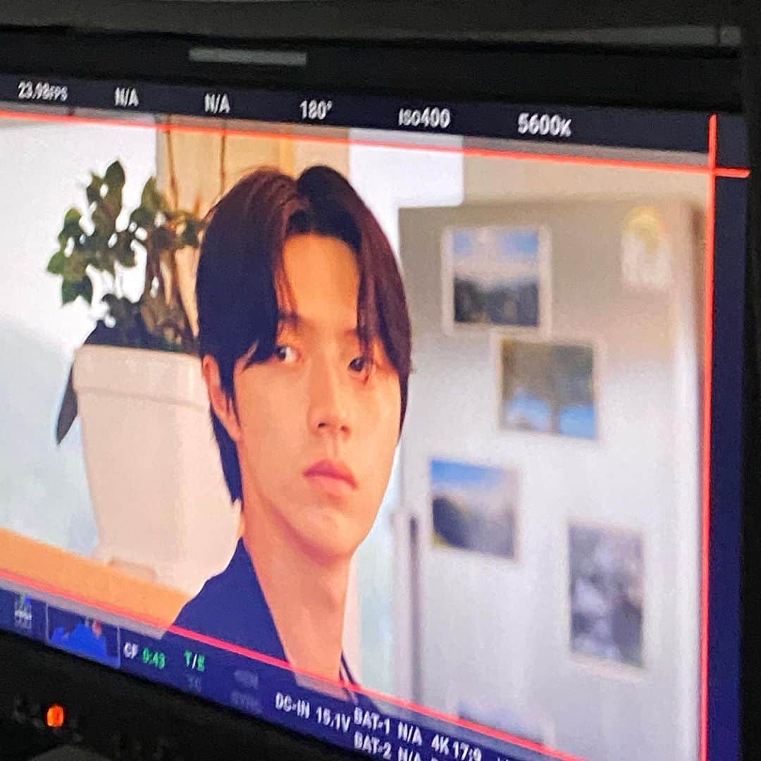 ジュンQ のインスタグラム：「⠀ 올 한해는 정말 행복한 한해였습니다. 더 행복한 날들을 위한 밑거름이 되길 🙏🏻새해 복 많이 받으세요! ⠀ happy2023!!🫶🏻🫶🏻🫶🏻」