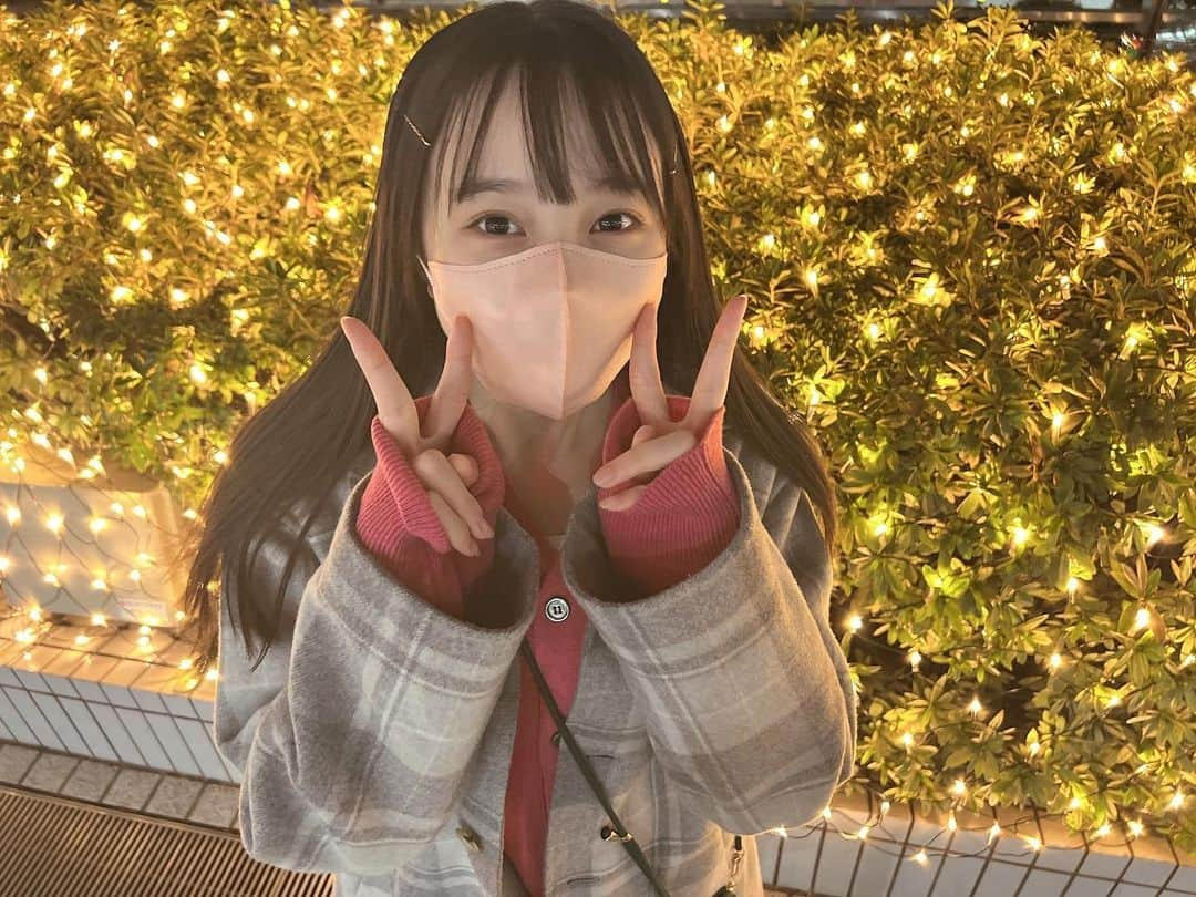 本田紗来のインスタグラム：「🤍 2022年もありがとうございました🫶🏻良いお年をお迎えください💓  真凜がメイクしてくれました🫶🏻😘」