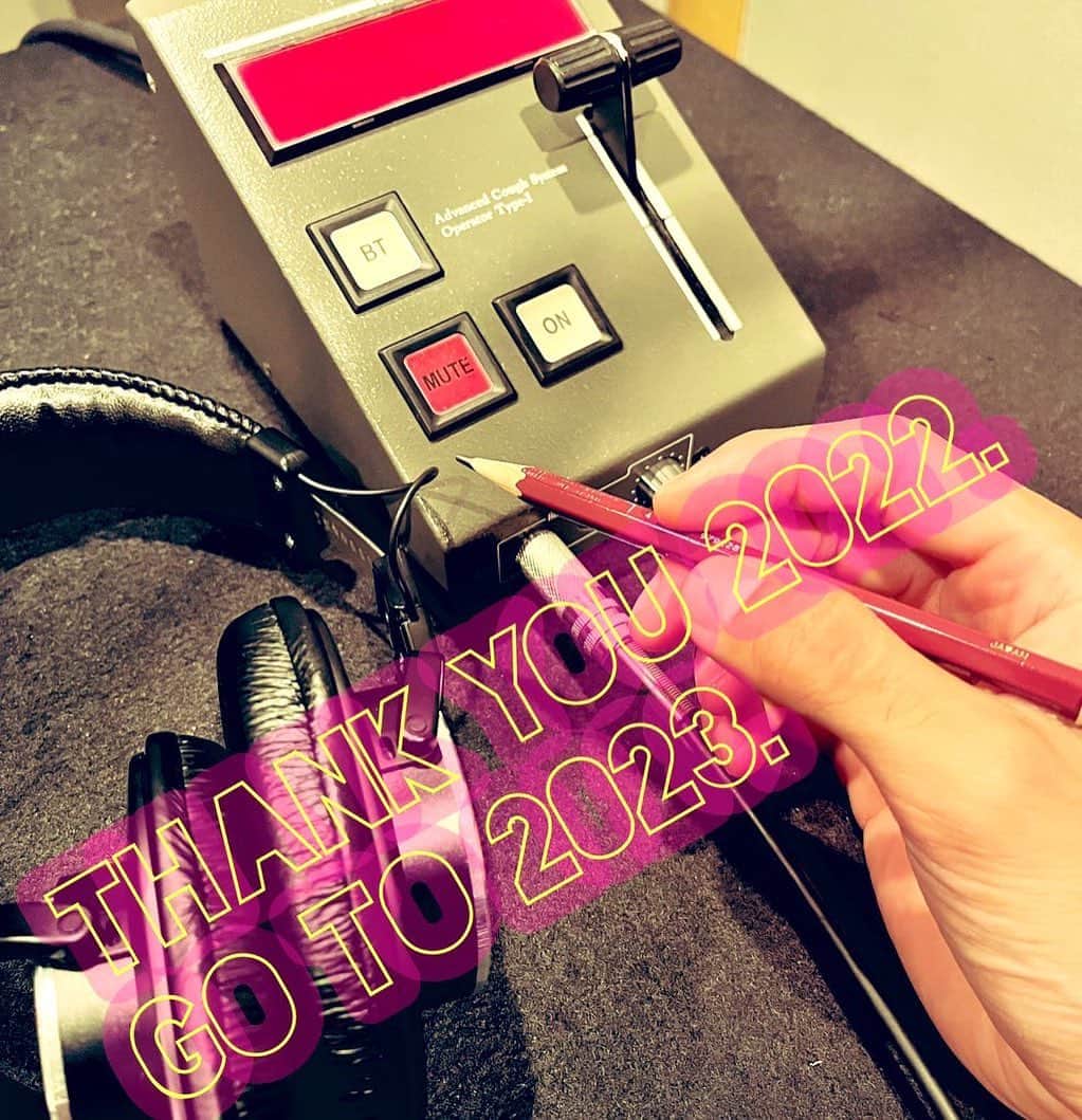 金城大和のインスタグラム：「2022  本年も素敵な日々をありがとうございました！  お仕事、声に映像にCMにナレーションにと、振り幅広く色々やらせていただきました。  2022は 『琉神マブヤー』に、 『仮面ライダーシロー🐻‍❄️』と1年間でまさかの2ヒーローになれました！  今頃ですが、え？？ウソだろ！  さぁ、来年はどんな役に変身できるのか。  2023もよろしくお願いします。  皆様にとって素敵な一年で、美しい日々になります様に。  へいわ🐰」