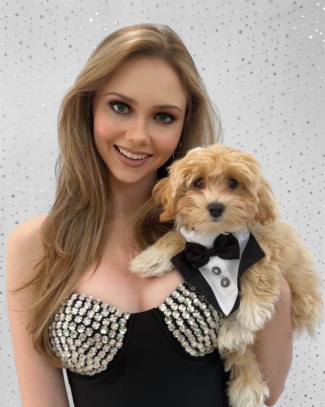 Dana Raeのインスタグラム：「Happy New Year 🥂 Much love from me and the pups 🖤 P.S how cute are the angels from @FashionNova for sending Benji this little tux 🥺」