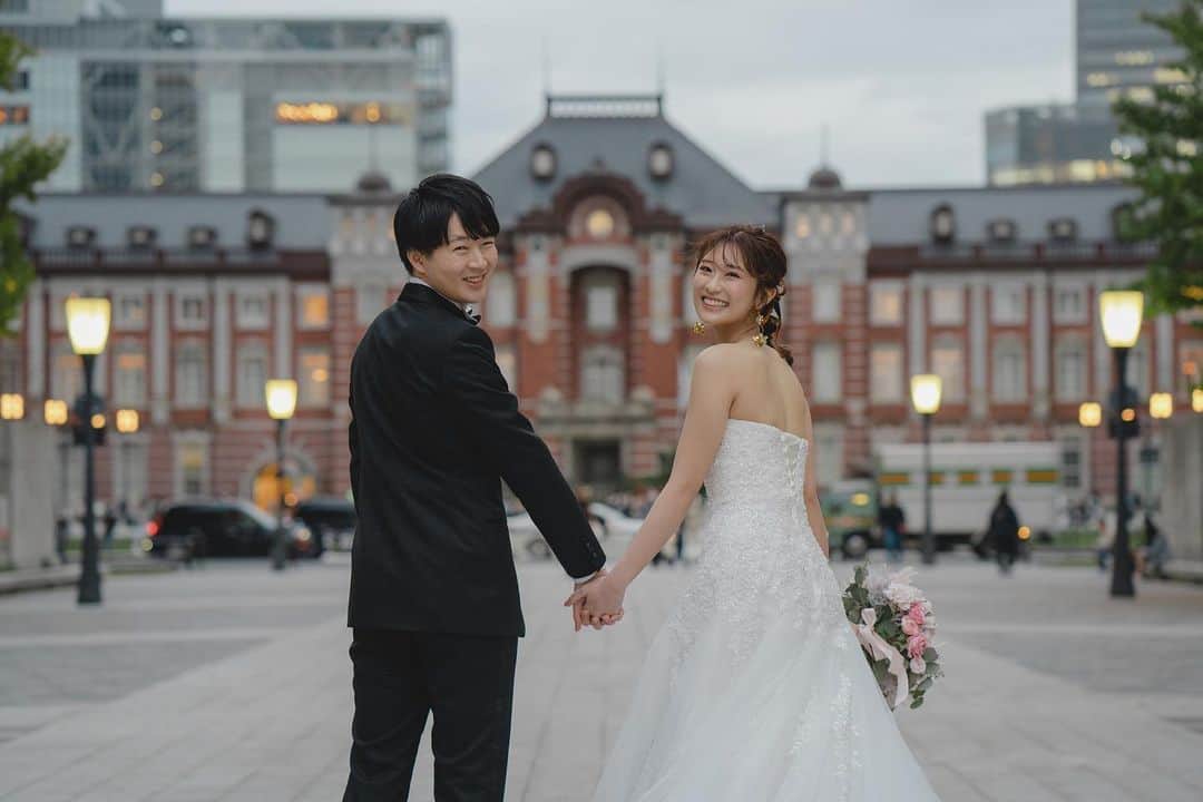のインスタグラム：「. . 2022年もたくさんお世話になりました。 . . 婚約、引越し、入籍、転職ととにかく変化の多かった1年でなかなか会いたい人にも会えない1年でした😭 . . 相変わらずバタバタと駆け抜けたけど、来年はもう少し旦那さんにガミガミ言わず大らかさを見習って、1年を過ごすことを目標にしたいと思います笑 . . 来年もどうぞよろしくお願いします！ 良いお年を✨」