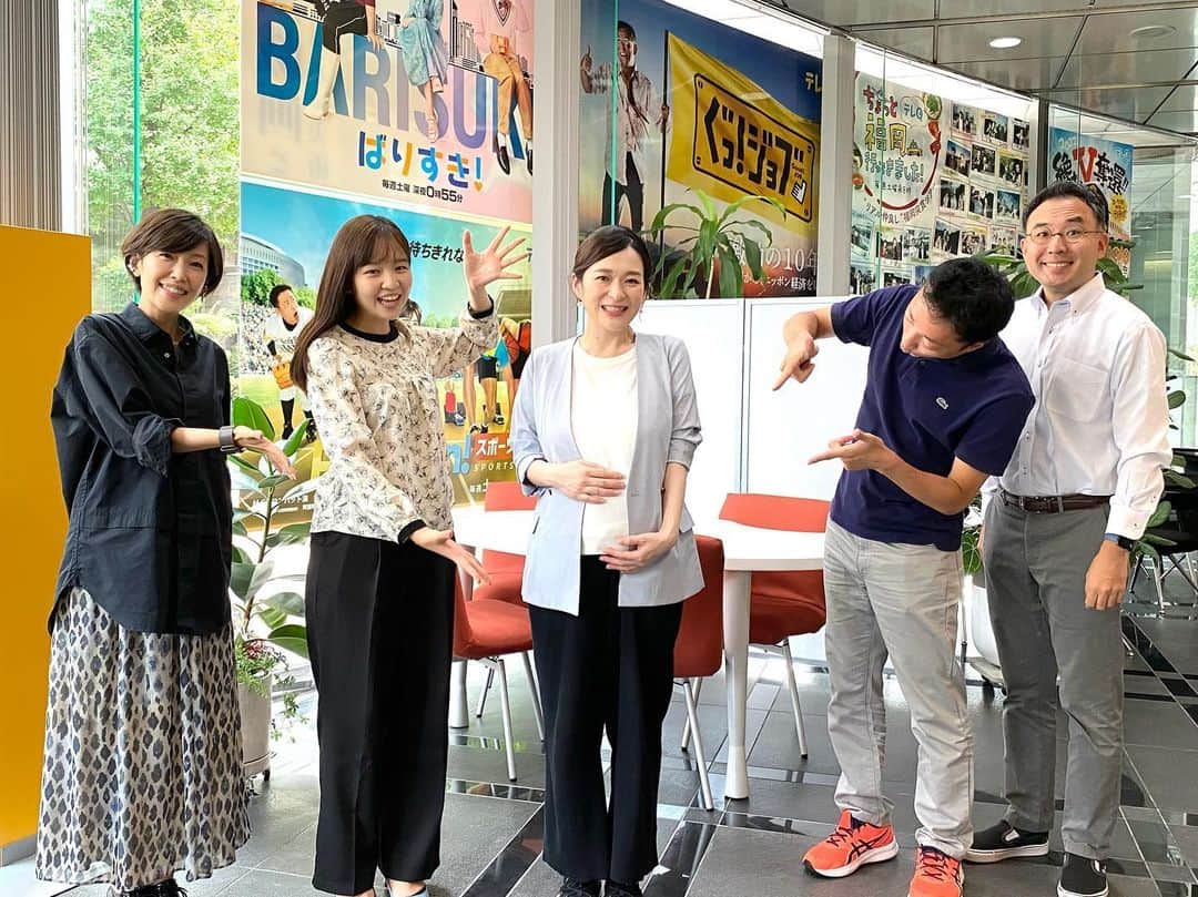 小野口奈々のインスタグラム：「・ 今年の振り返り✏️その② 産前最後の収録の日、 TVQアナウンサーの皆さんが激励してくれました💪✨  さて、2022年もあと少し… 今年は大きな変化の年になり たくさんの人に助けられた1年となりました。 感謝の気持ちでいっぱいです🙏 新しい年が笑顔で溢れますように☺️  それでは、みなさん良いお年をお迎えください✨」