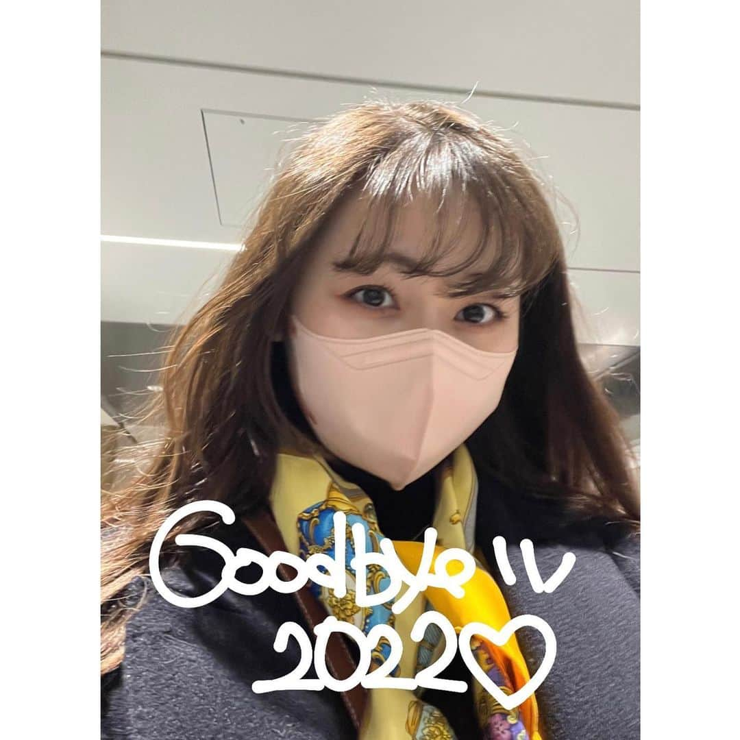 小椋梨央のインスタグラム：「_  2022 ⏩ 2023  皆さま、今年もお疲れさまでした☺︎ 来年も笑顔と幸せに溢れる一年になりますように🍀  引き続き温かく見守っていただけたら嬉しいです❤︎」