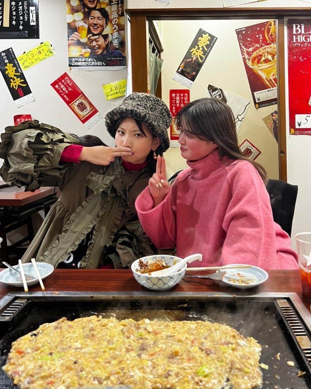 よよよちゃんさんのインスタグラム写真 - (よよよちゃんInstagram)「ﾓﾝｼﾞｬ 食べててリップ塗り直すのめんどい時におすすめ たらくちピース」12月31日 22時43分 - yoyoyochan_insta