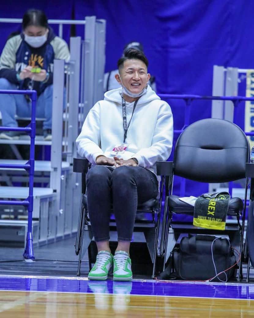 川村卓也のインスタグラム：「. 今年も沢山の方々と出会い 多くの方々に支えていただけたと思っています！ 感謝です☺️ ありがとうございました✨  皆さん良いお年をお迎えください🌅  2022👋」