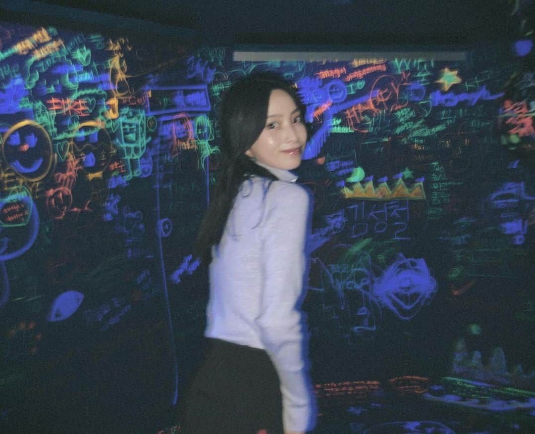 のインスタグラム：「あっという間に大晦日ですね。 2022年はありがとうございました🧚🏻 楽しかったことも、ときには悲しかったことも ぜーんぶひっくるめて、良い思い出です💭 友達、家族支えてくださった方には ほんとうに感謝しています🙏🏻  皆さまよいお年を過ごしてください！  まだ載せてなかった思い出の写真載せちゃう📸」