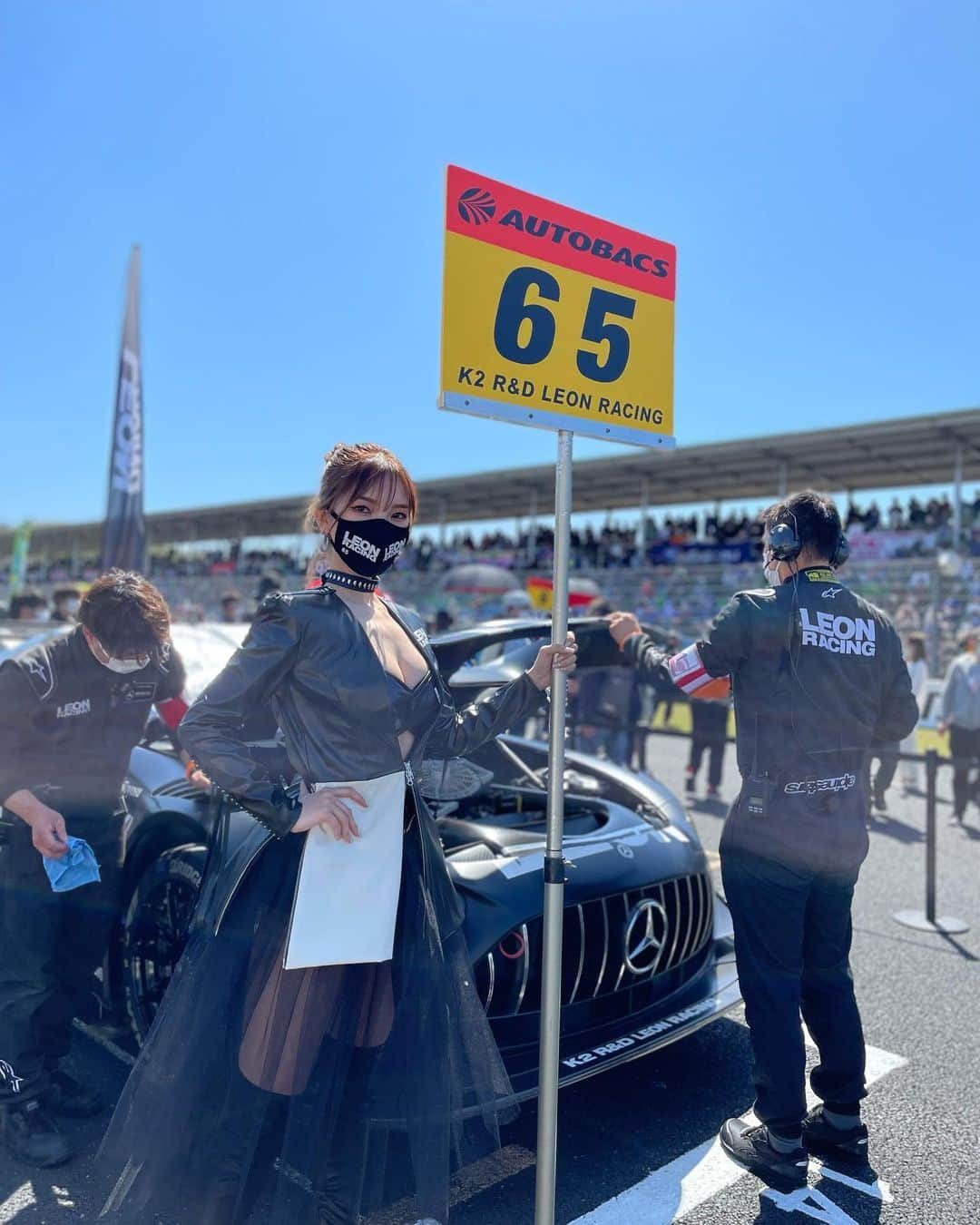 石原未梨さんのインスタグラム写真 - (石原未梨Instagram)「. これでLEON RACING LADYの写真も最後かな🖤  2022年お世話になった皆さま、そして応援してくれたみんな、ありがとうございました💗  良いお年をお迎えください🤍  #LEONRACING  #K2RDLEONRACING #LEONRACINGLADY #LEONPYRAMIDAMG #65 #SUPERGT」12月31日 23時02分 - miri_ishihara