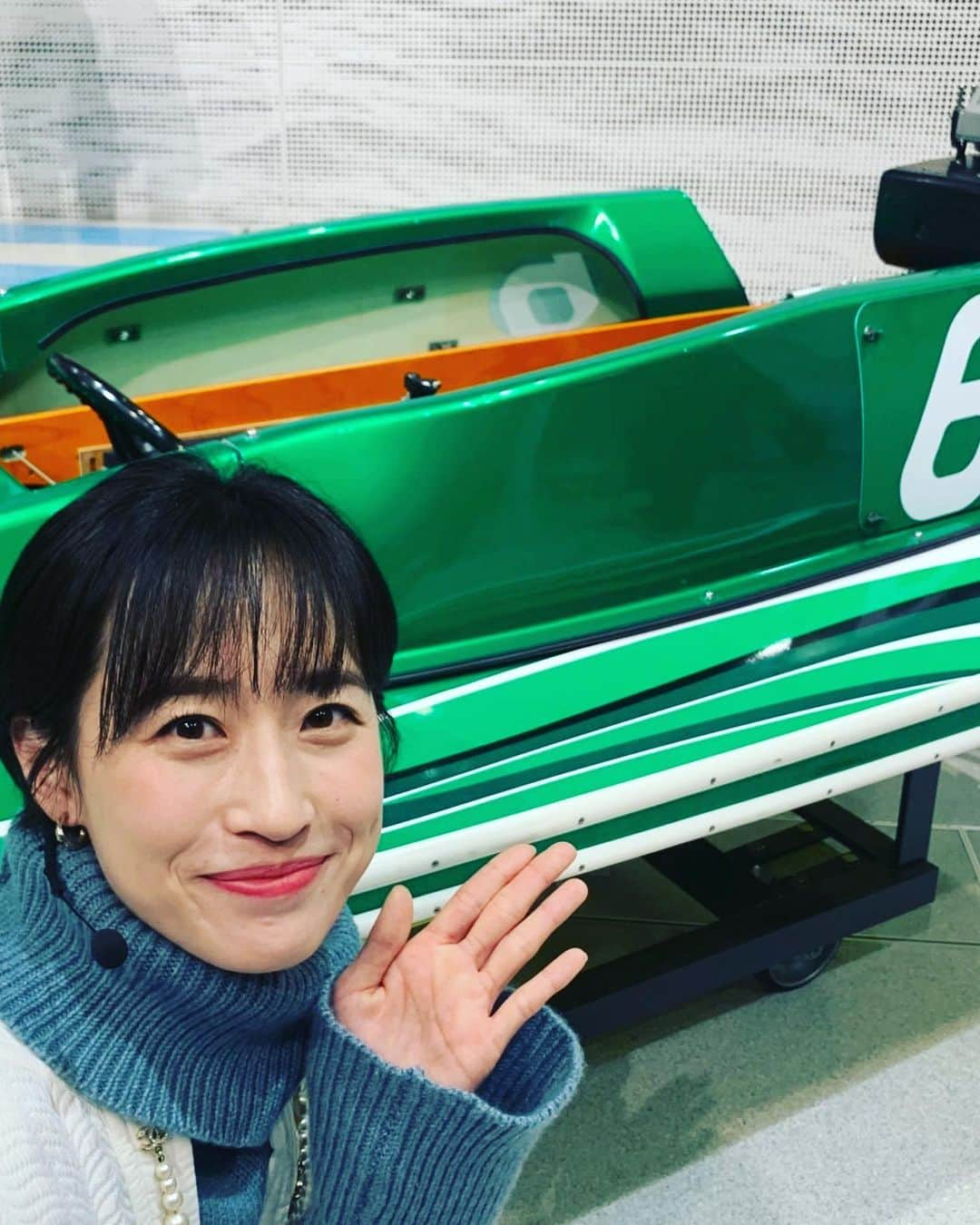 馬淵優佳さんのインスタグラム写真 - (馬淵優佳Instagram)「2022年最終日はボートレースの お仕事でした❣️  今年はたくさん大変なこともあった分 嬉しいこともたくさんありました✨🥰  応援してくださっている皆様に感謝です！  良いお年を☺️  ワンピース、ニット／@etretokyo シューズ／@dianashoespress」12月31日 22時55分 - mabu0205