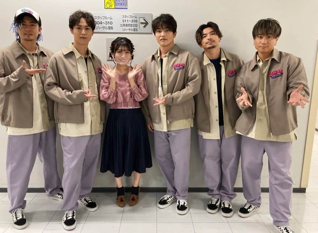 福島ゆかさんのインスタグラム写真 - (福島ゆかInstagram)「：「OH!舞 DA PUMP!! エボリューション」さん  DA PUMPさん、本当に全ての瞬間が優しくて、、おかげで私は私らしく出し尽くすことができたと思います！ 地区予選のときはたくさんイジってくださり、審査員役として出させていただいたときはたくさん質問してくださって、本当に嬉しかったです！  空き時間も、収録の僅かな待ち時間もたくさんお話ししてくださって たくさんの学びがありました🥲  DA PUMPさんのパフォーマンスはこの地球をより豊かに平和にすると思っています。 これからもいちファンとしてたくさん応援させていただきます。  素晴らしい機会をくださった番組の関係者のみなさまにも心からの感謝です。 だって、この番組のおかげで東北や北関東のアイドルさんと縁ができて、来月はなんとGMUさんと2マンですよっ びっくり嬉しいです✨  #oh舞dapumpエボリューション  #DAPUMP さん #アイドル #収録 #感謝 #楽屋」12月31日 22時55分 - yuka_fukushima_