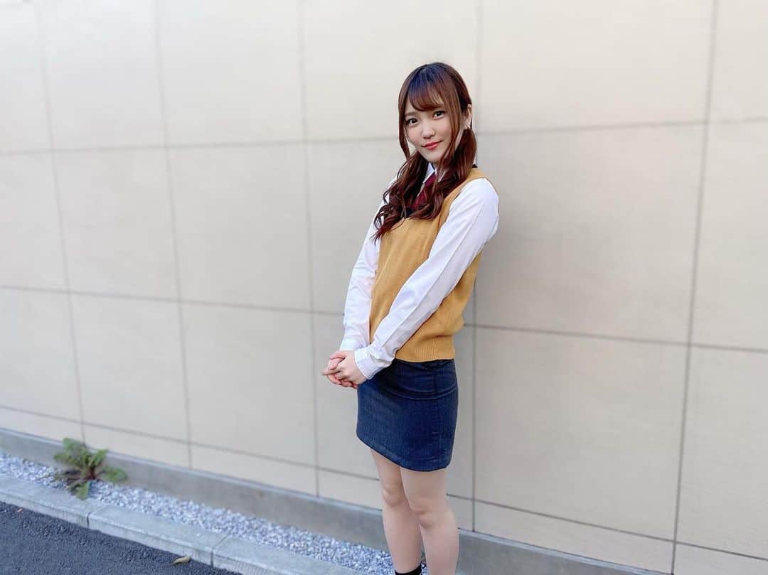 白河希美のインスタグラム：「2022年も残すところあと1時間弱!!! 今年ものんびりお家でTVをみてます😊✨ 来年も素敵な1年になりますように…🙏  ※懐かしい写真見つけたから載せます♡  #2022年ありがとう #年末年始 #お餅　は太るから我慢してます #制服　#韓国　#もう着れないかな」