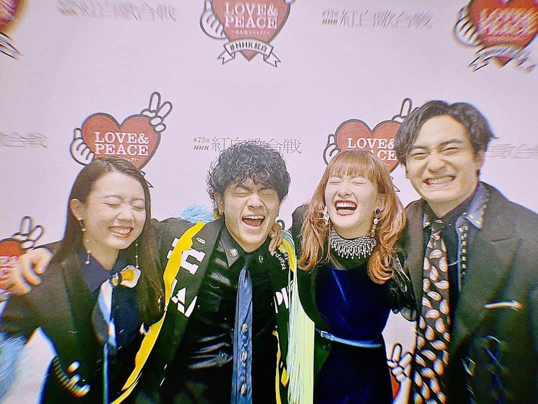 Peppe（緑黄色社会）さんのインスタグラム写真 - (Peppe（緑黄色社会）Instagram)「初めての紅白歌合戦。全員でつくった「Mela!」で出演、そして素晴らしいステージをいただき、この上ない幸せです。観てくださった皆さん、ありがとうございました！2022年を笑顔で締めくくり！ #NHK紅白歌合戦」12月31日 22時58分 - peppe1206