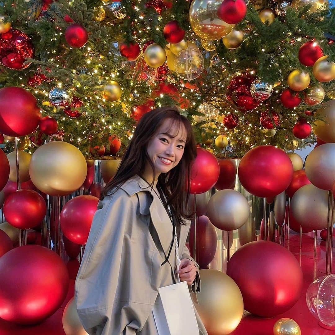 藤澤友千菜さんのインスタグラム写真 - (藤澤友千菜Instagram)「🎄 ＊ カルティエのクリスマスツリー 先日表参道行ったら無くなっていた🥺🎄🤍🤍  はい、気づけば久々の投稿になってしまいました😵‍💫  2022年 Instagramフォローして下さっている皆様♡ ありがとうございました！ 2023年もよろしくお願いします🧸🌸  わあぁぁぁ もうすぐ2023年だあぁあぁ！ わくわく😏❤️  #カルティエクリスマス #カルティエ #表参道 #カルティエツリー #2022年 #2023年もよろしくお願いします #ジルサンダー #藤澤友千菜 #エトレトウキョウ #ファッション」12月31日 23時05分 - yuchina1207