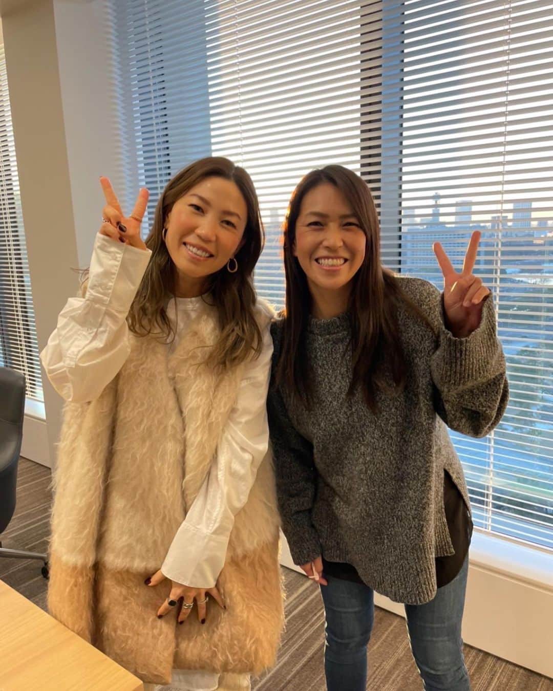 上田桃子のインスタグラム：「2022📷沢山の思い出pic. ・ ・ ・ 素敵な人達ばかり周りにいて 2022年もとてもいい一年でした！ ・ ・ ・ 挑戦しては失敗したり挫けたり。 その繰り返しでここまできてますが、 その中でも小さな喜びが沢山ありました！ チャレンジした跳ね返りは良くも悪くも大きいけれど、それでもやっぱり私は真正面から勝負したいです。 ・ ・ ・ ダメでも笑って話聞いてくれる人が いてくれる事が幸せだなぁーと感じます❤︎  ・ ・ ・ 来たる2023年も。 チャレンジャーでありたい🔥 ・ ・ ・ 周りの皆様。 今後も頼りにしておりますっ❤︎  #2022 #メジャーまた勝てんかったな #それでもいい年だった #生きてりゃ色々だ #いいこと2やな事8ならトントンや #まずは健康でいること #2023も元気でいましょうね」