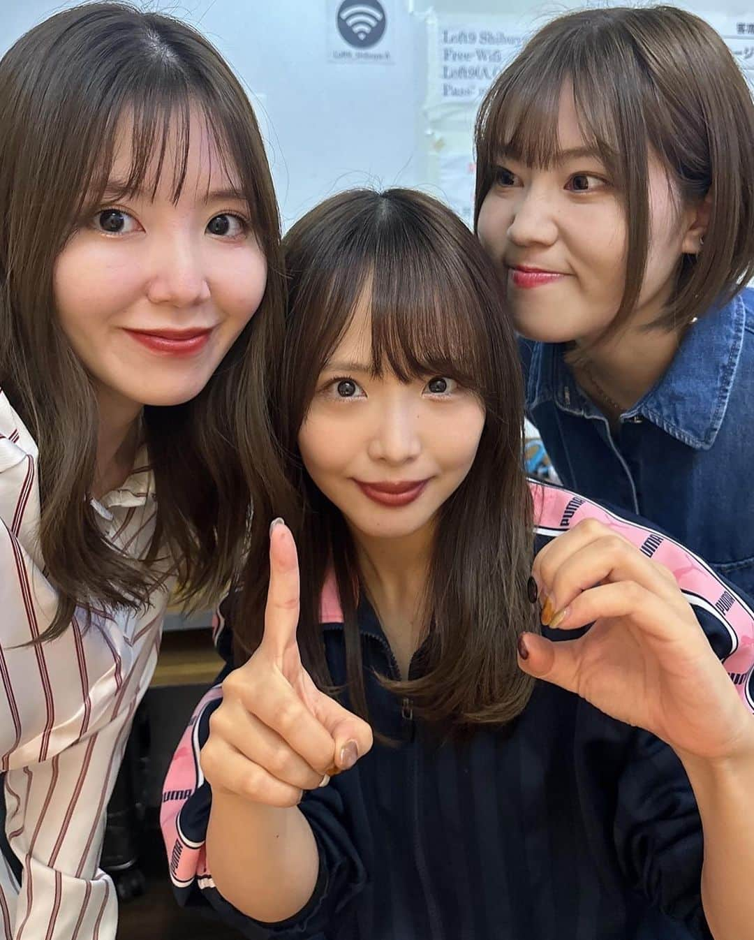 松村香織のインスタグラム：「👩‍👩‍👧  10年間ありがとう♡  2022年もありがとう♡  10周年記念で開催した 初めてのハウスメンイベント  とっても楽しかった🫶🏻  また10年後イベントできるかな？  おファンのみんな 10年後も健康でいようね😠 　 良いお年を🐯🐰」