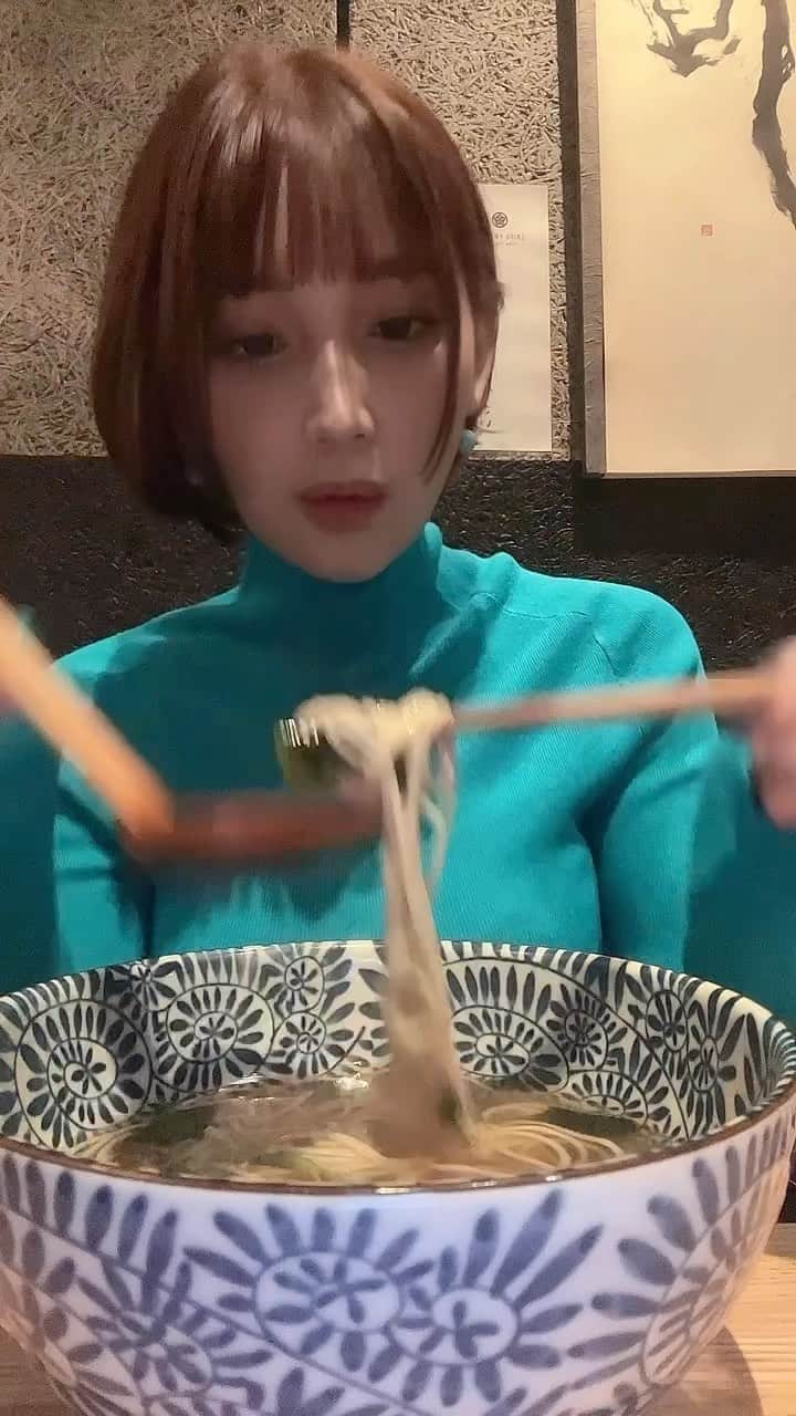 小島みゆのインスタグラム：「今年は人生で一番、 みんなに支えられた1年でした。  本当に、本当にいつもありがとう。 感謝を伝える為にも より一層みんなに楽しんでもらえるように 頑張ります！  来年もどうぞ、よろしくお願いします🙆‍♀️✨」