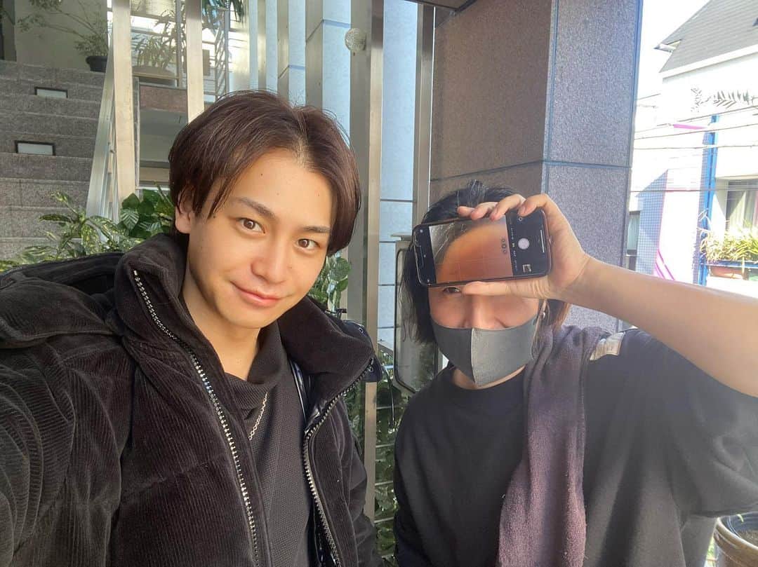 のインスタグラム：「皆様  今年も応援して頂きありがとうございました🙇‍♀️  大変お世話になりました🙇‍♀️  色々あったなぁー。  今年ほど出会いと別れを沢山噛み締めた事が無い1年でした💡  きっと皆さんもいい事、悪い事あったと思いますが、楽しかった一年で総まとめして欲しいです🤗  残りわずかですが幸せな時間をお過ごし下さい🎍  良いお年をです✨  あ！髪、茶色くしました💇  #年末 #lomalia #ヘアサロン」