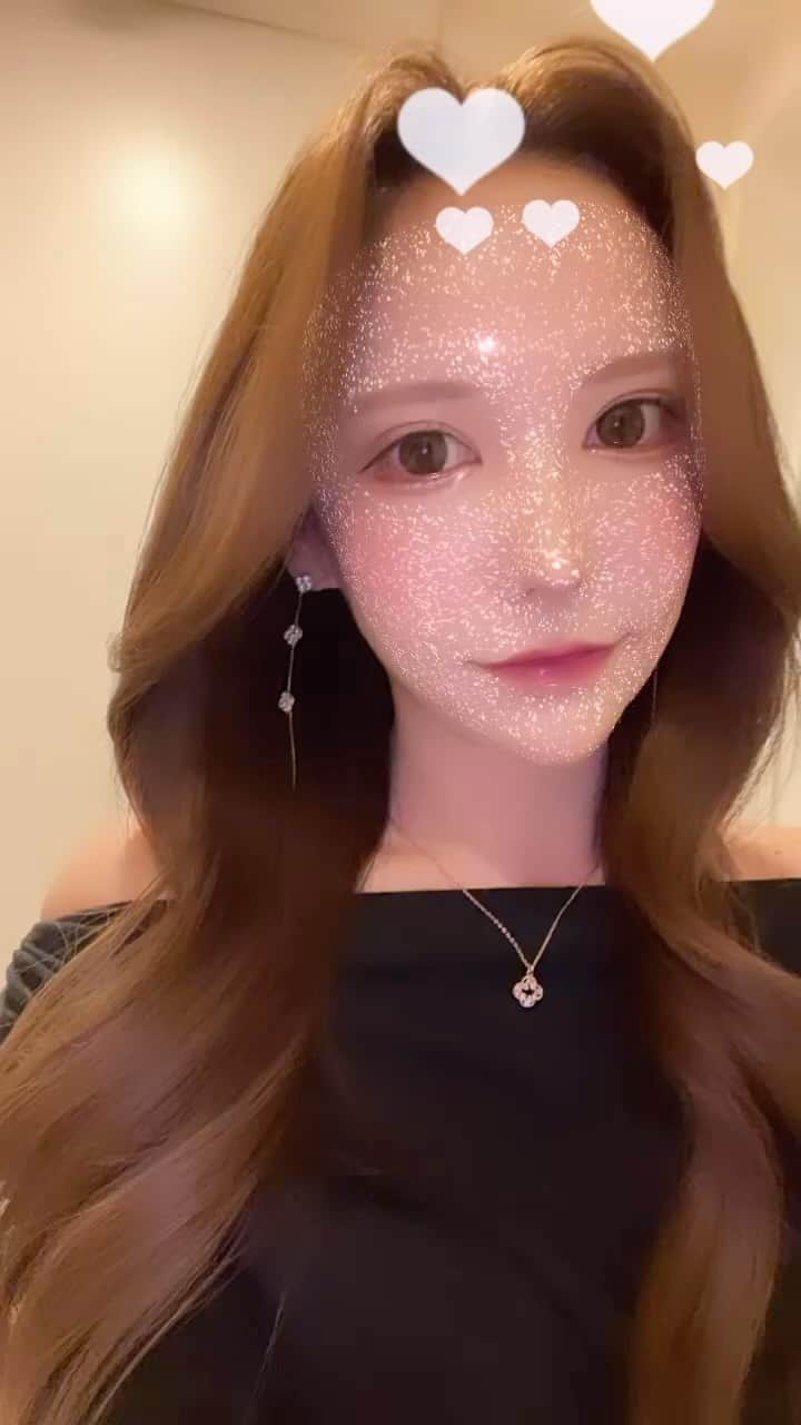 ANNAのインスタグラム：「2022年関わってくれた方ありがとうございました✨ 色んな出会いがあり周りに恵まれてるなと感じた一年でした♡ 2023年も宜しくお願いします🙇🏻‍♀️💖 健康で幸せな一年になりますように…🤲🏻」