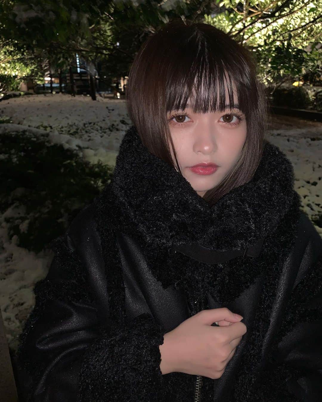 景井ひなのインスタグラム：「_2022  いつも応援して下さっている皆さんのお陰で 色々な新しいことに挑戦させて頂き、 新たな事は挑戦ばかりで、 今年はとにかく沢山"勉強"をした年でした☺︎  今年、たくさん勉強して 自分の引き出しに入れたモノを 来年、"学んで"得た知識にプラスして さらに自分らしさを表現していけるよう頑張ります☺︎  来年も宜しくお願い致します。 皆さん良いお年をお迎えください🙇🏻‍♂️」