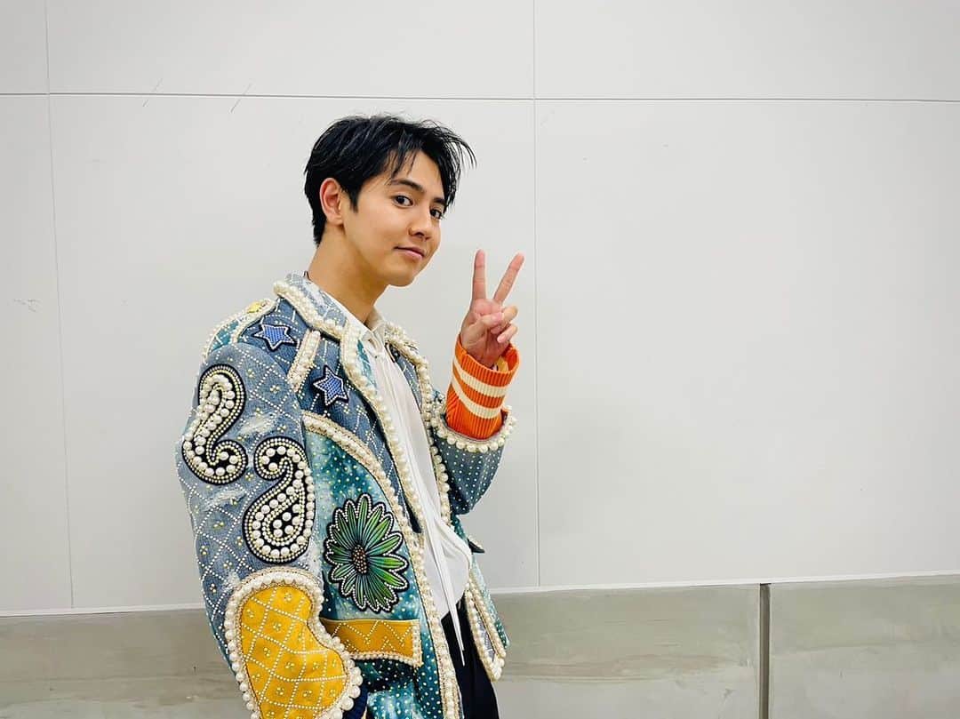 片寄涼太のインスタグラム：「2022年のラストライブ 最高の時間でした ✌️🎶 #DREAMERS をはじめ Jr.EXILEファンの皆さまの温かさに 心から感謝しています🙏✨  良いお年をお迎えください🌅💫」
