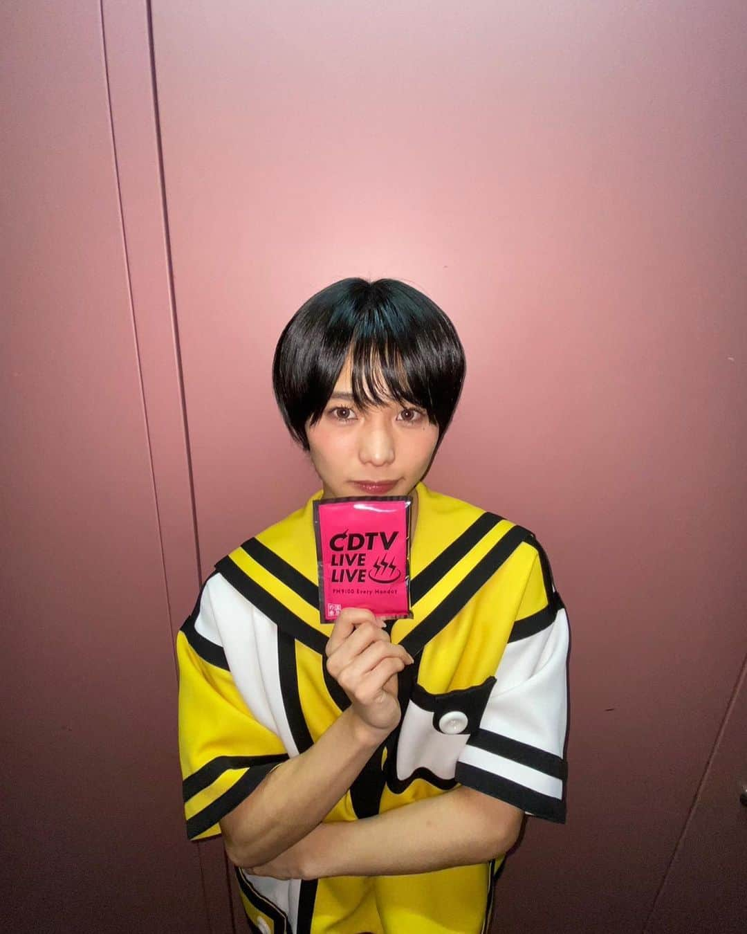 星野晴海のインスタグラム：「5分後！！23:45〜 TBS『CDTV ライブ！ライブ！年越しスペシャル！2022→2023』  一緒に最高の年越しにしよ🤲🏻💛 2022年チグハグ納めしてください☺︎」