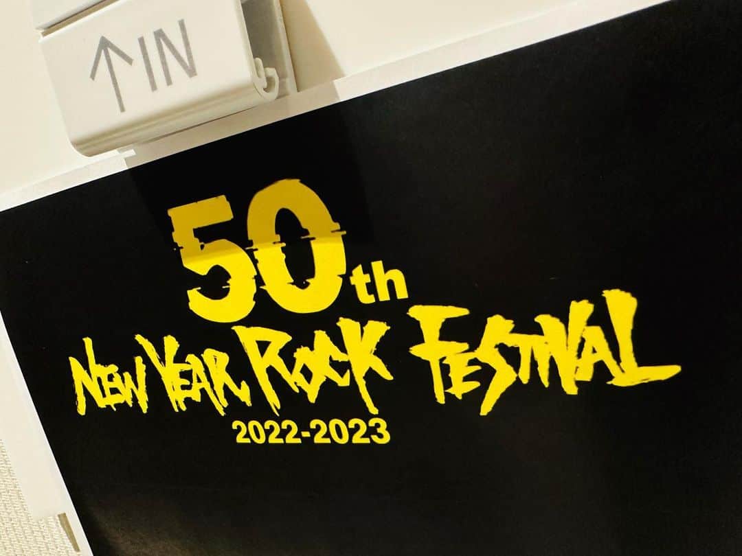 DIR EN GREYのインスタグラム：「. ［🇯🇵 JP 🇯🇵］［🇬🇧 EN 🇺🇸］ 本日！東京ガーデンシアターでただ今絶賛行われている“50th New Year Rock Festival 2022-2023”にDIR EN GREY出演！🙌もう間もなくの出番となります！！！2023年一発目のLIVE、全力で盛り上がっていきましょう！🔥🔥🔥 今年もよろしくお願いします🐰マネージャー藤枝  ◤◢◤◢◤◢ ↓ 🇬🇧 EN 🇺🇸 ↓ ◤◢◤◢◤◢  Today, DIR EN GREY performs at the great “50th New Year Rock Festival 2022-2023” taking place at Tokyo Garden Theater! 🙌 We're about to get on stage! Let's give our all on the first concert for 2023 🔥🔥 Let's spend this year together as well🐰  #DIRENGREY #NYRF50」