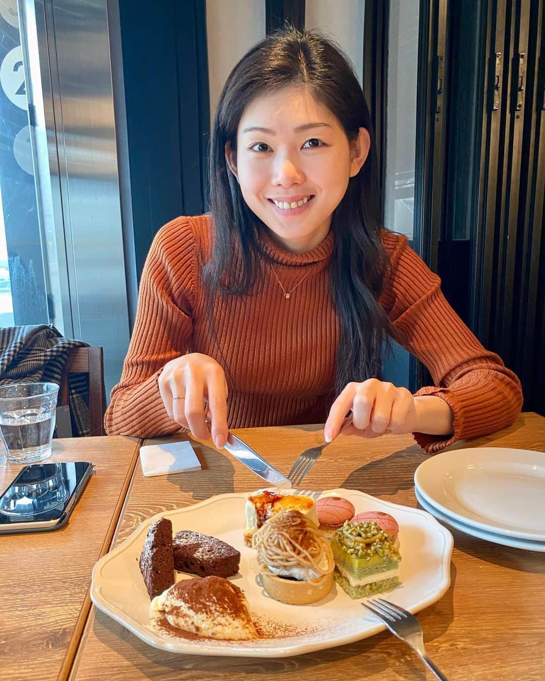 田中セシルのインスタグラム：「* 今年もたくさん美味しいものを頂けて幸せな2022年でした！ 一緒にご飯を食べてくれた皆さんありがとうございました😊 良いお年をお迎えください✨」