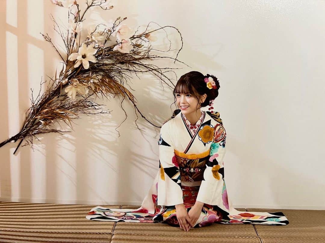 村山優香のインスタグラム：「あけましておめでとうございます🙇🏻‍♀️⸒⸒ 今年もよろしくお願い致します💛」