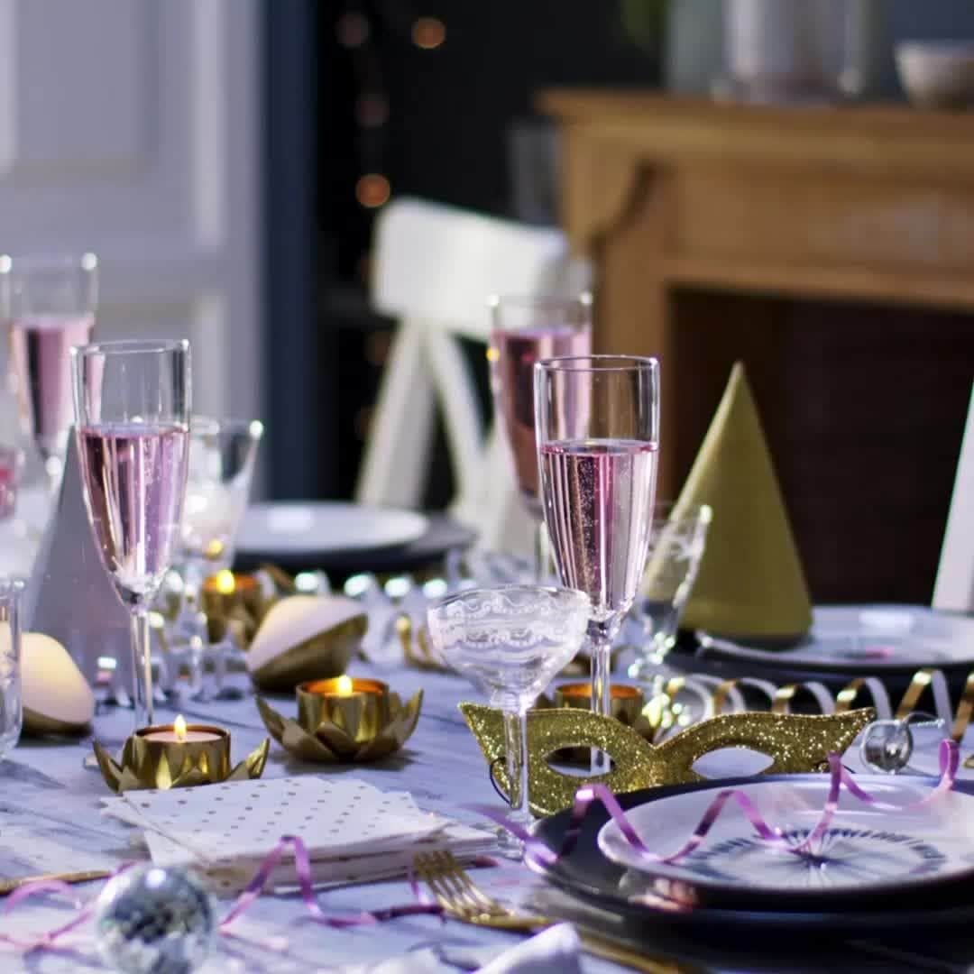 のインスタグラム：「Happy 2023! Tell us all about your exciting home upgrade plans for the new year in the comments! 🥂🏠」