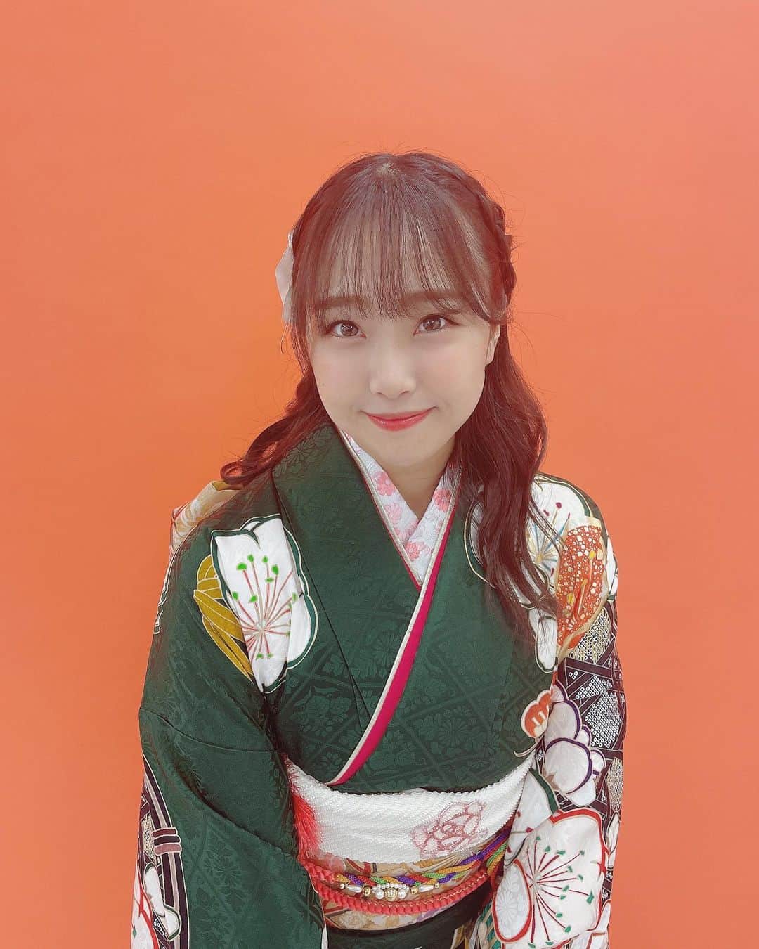 加藤夕夏のインスタグラム：「⁡ ⁡ 2023年あけましておめでとうさぎ🐰💚 ⁡ 今年もよろしくぴょん🐰🐰🐰💚 ⁡ #2023 #元旦 #NMB48 #振袖 #卯年 #🐰 #加藤夕夏」