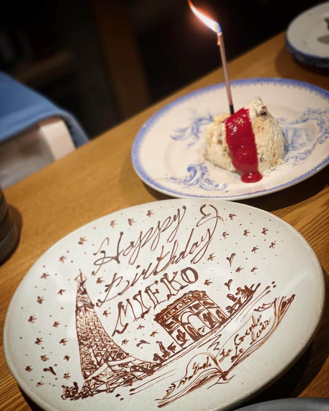 小林三江子さんのインスタグラム写真 - (小林三江子Instagram)「たくさんお祝いしてもらって幸せ者です♥️♥️♥️ 2023年もよろしくです😊」1月1日 0時09分 - mieko_kobayashi