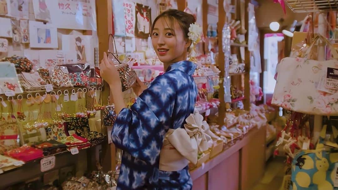 のインスタグラム：「🎍あけましておめでとうございます🎍  2023年ですね！！！ 今年はぴょんぴょん飛んで飛んで飛躍できる年にしていきたいです- ̗̀ ꪔ̤̥ꪔ̤̮ꪔ̤̫ ̖́-  今年も佐藤里菜を何卒よろしくお願いいたします😌  #2023 #あけましておめでとうございます #今年もよろしくお願いします #🐰 #ゆかた女子 #happynewyear #followｍe #rina」
