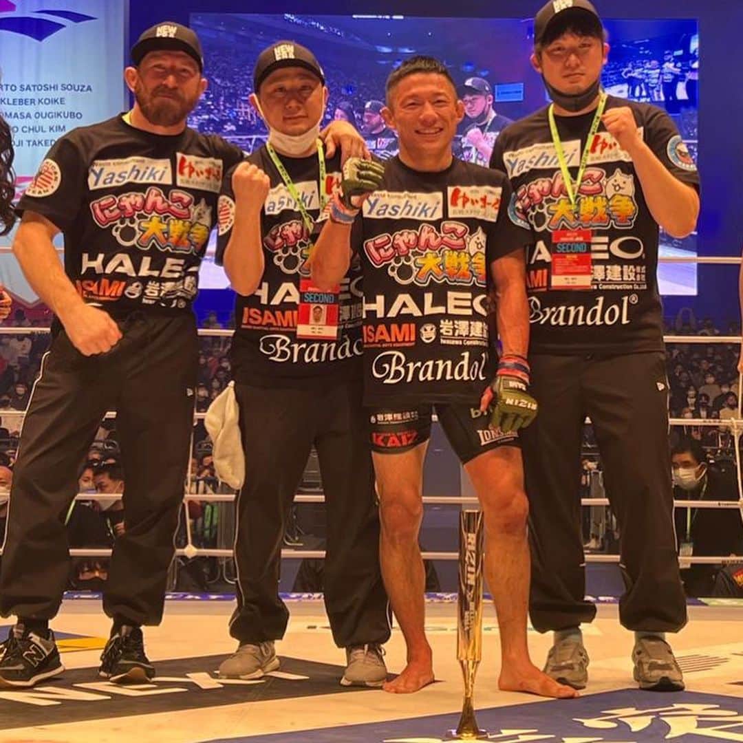堀口恭司のインスタグラム：「Happy new year!!!! 試合無事勝つことができました 来年も格闘技を盛り上げていけるよう頑張ります！押忍」