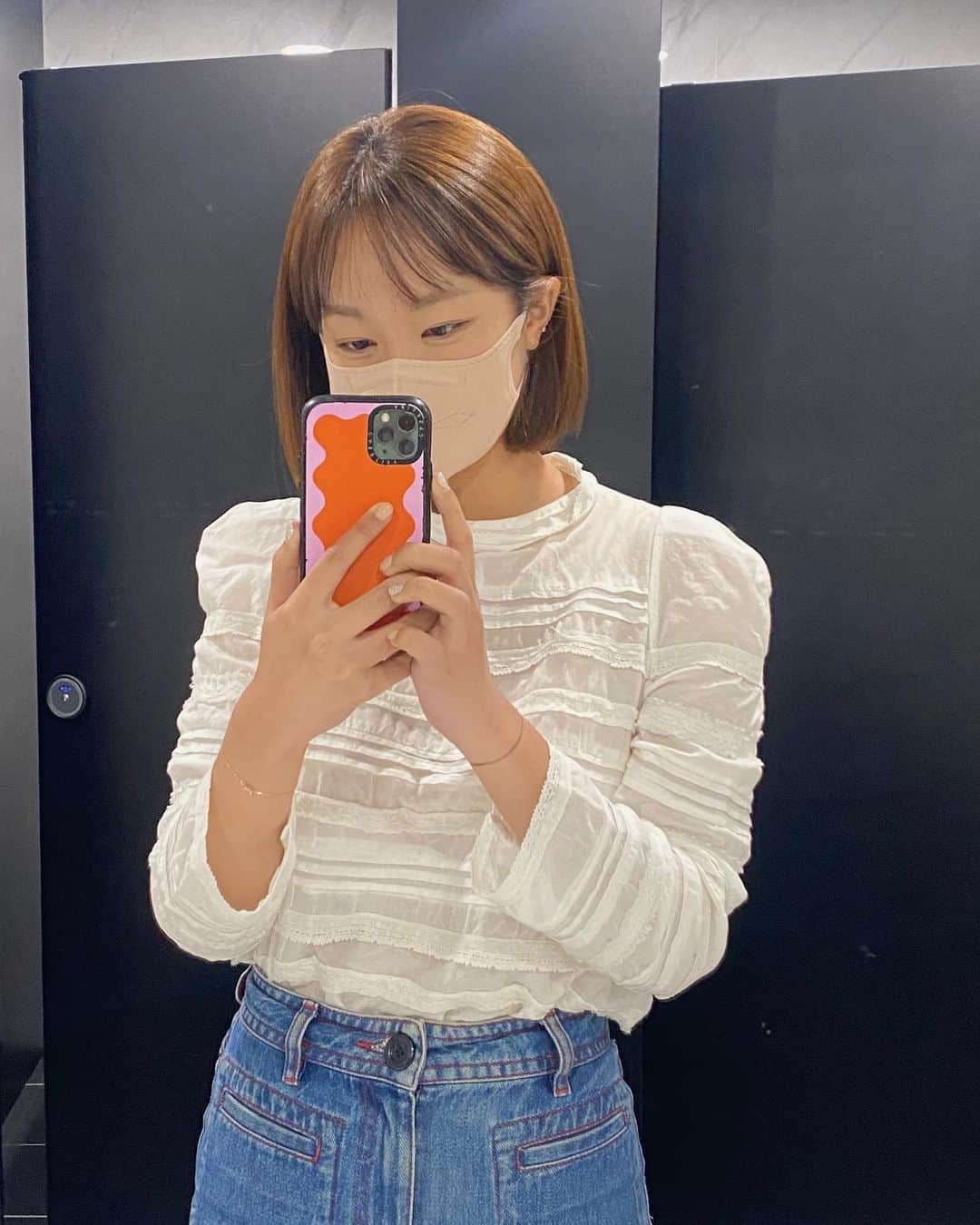 パク・ミンジのインスタグラム：「갑자기 바뀐 내 인생을 혼자 마음 다잡아야겠다 싶어서 머리도 잘라보고 인스타그램도 멀리하고 사랑하는 친구들 시집도 보내고 그렇게 나의 2022년 끝💟 #2023」