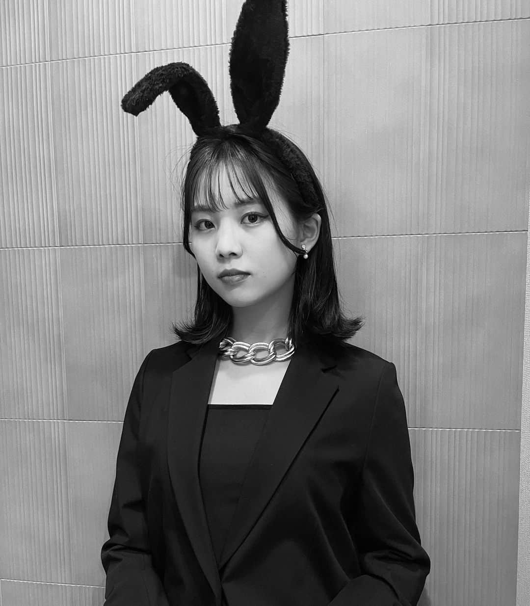 島望叶のインスタグラム：「HAPPY😁NEW✨YEAR🎍 兎年🐰   #happynewyear  #お正月  #2023  #兎年  #ウサギ  #モノクロ」