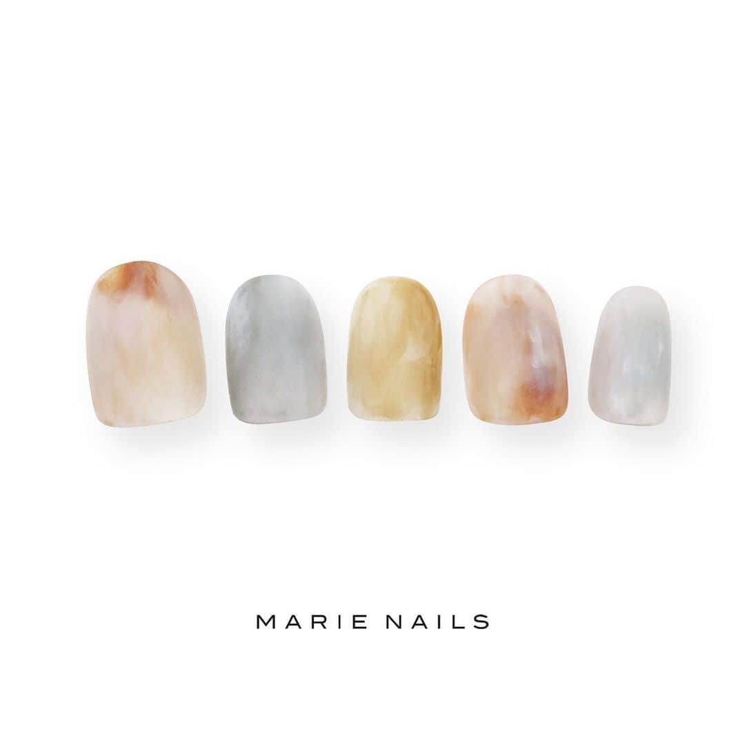 marienails_jpnのインスタグラム：「#nailartist #nailstagram #nailswag #nailist #marienails #nail #nails #naildesign #nailart #fashion #trend #gelnails #ユニコーンマグネット #パティーネイル #グラデネイル #マリーネイルズ #ネイルデザイン #冬ネイル #ジェルネイル #ファッション #ネイルサロン #ネイリスト #お洒落さんと繋がりたい #オフィスネイル #ネイルアート #おしゃれ #冬コーデ #オーロラネイル #シンプルネイル #ファッショニスタ」