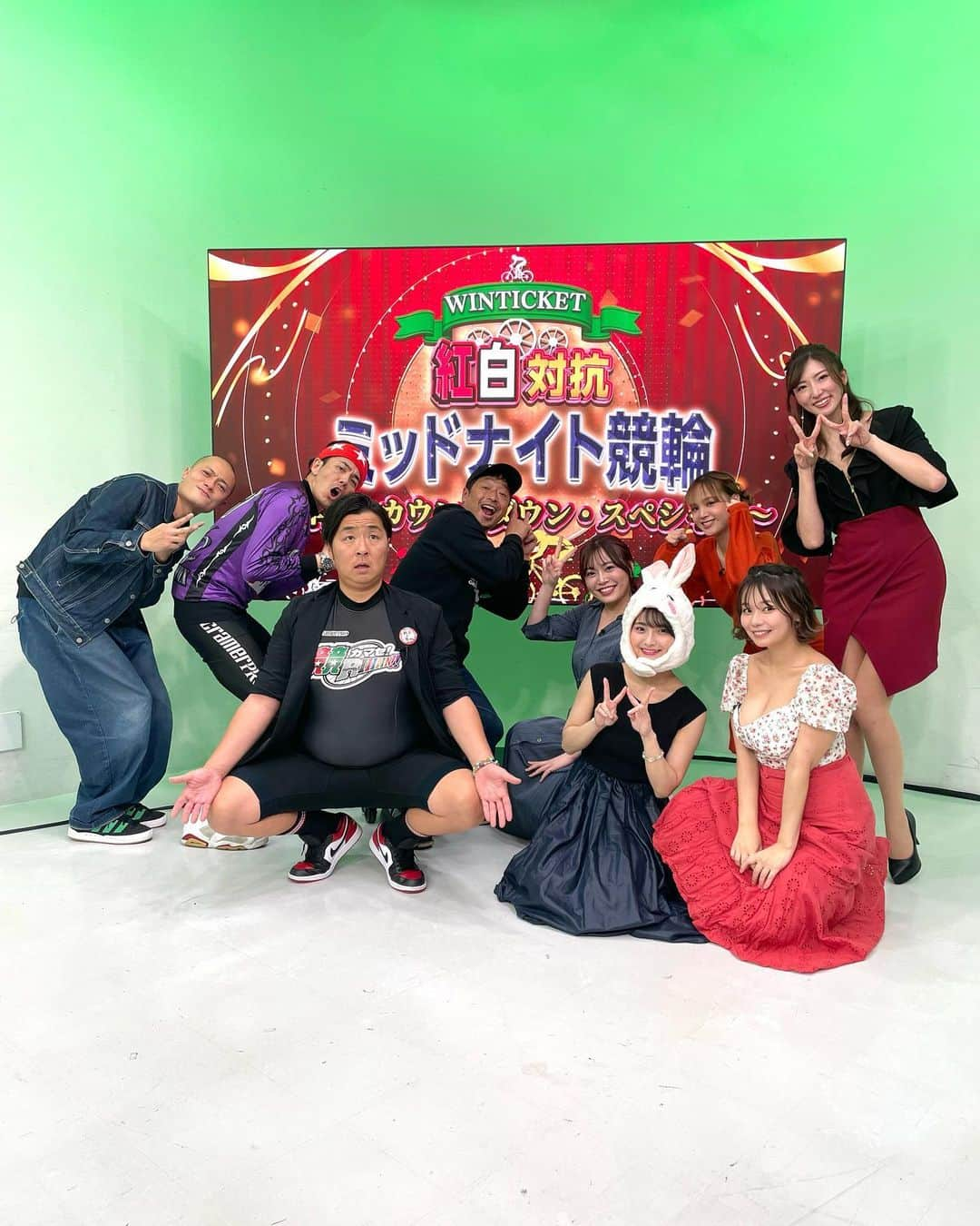 松嶋えいみのインスタグラム：「#AbemaTV     『WINTICKETミッドナイト競輪』 紅白対抗！年越しカウントダウンSP ありがとうございました🤍❤️ 面白い展開で結構な接戦でしたが最後はしっかりまくり切られ紅組負けました😵‍💫  楽しかった🥰  幸せなことに2022年も競輪で始まり競輪で終ることができました👏 そして2023年も競輪で始まります🚴✨素敵！！  今年もよろしくお願いします🙇‍♀️💓  #WINTICKET」