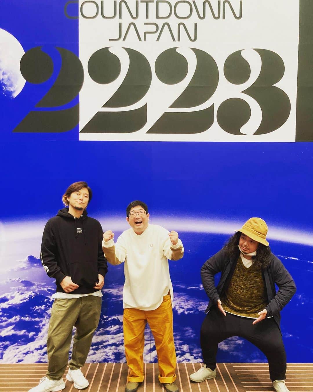 山口隆のインスタグラム：「あけましておめでとうございます！  2023年‼︎‼︎‼︎  一緒に楽しく！胸はって！踊りまくって！  幸せになろうではねぇかい‼︎‼︎‼︎  今年もヨロシクね！  俺たちサンボマスター ！  ロックンロールがちょっと得意！」