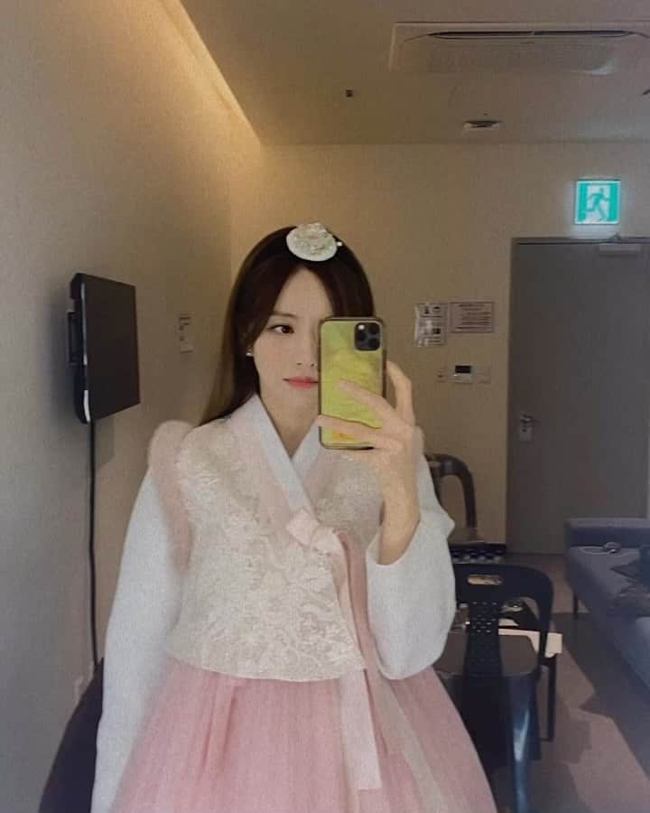 ハン・ボルムのインスタグラム：「새해복많이받으세요 🐰」