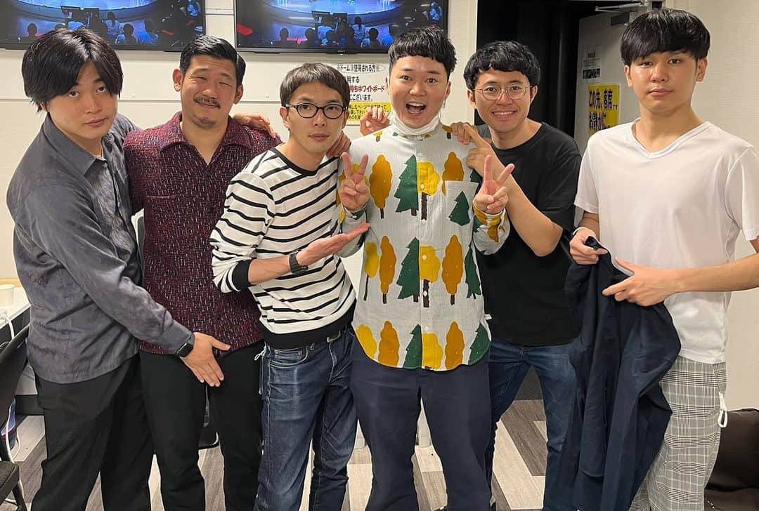 坂元健悟のインスタグラム：「去年は濃い一年ありがとうございました！！！ 今年は笑って売れたいです！！」